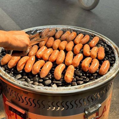 Lạp xưởng nướng đá